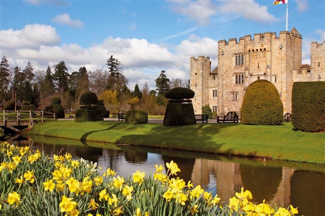Daffodills in front of the Moat at Hever Castle